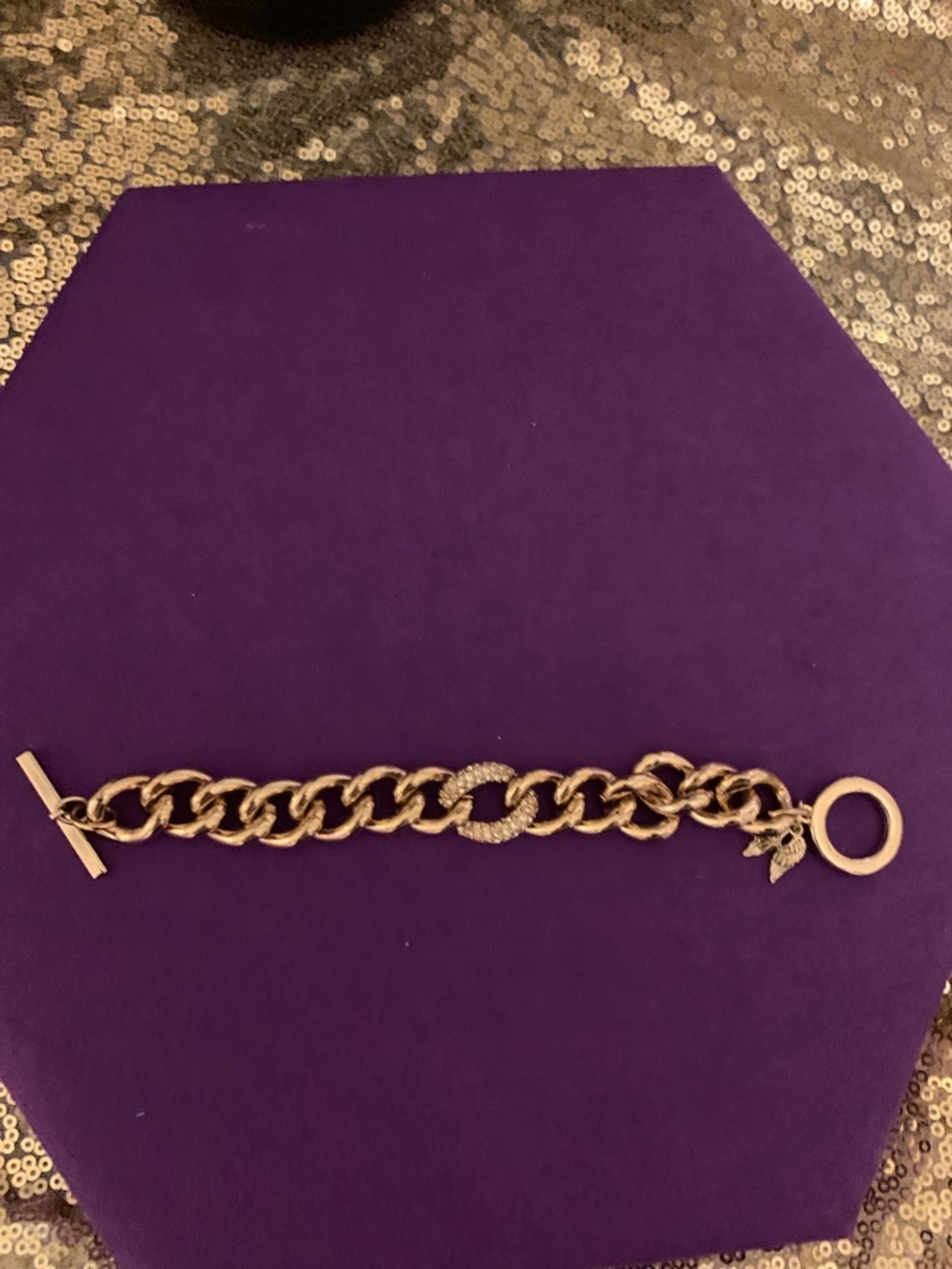 Victoria’s Secret Gold Tone Chunky Chain Toggle Bracelet with Wing Charm - Picture 5 of 5